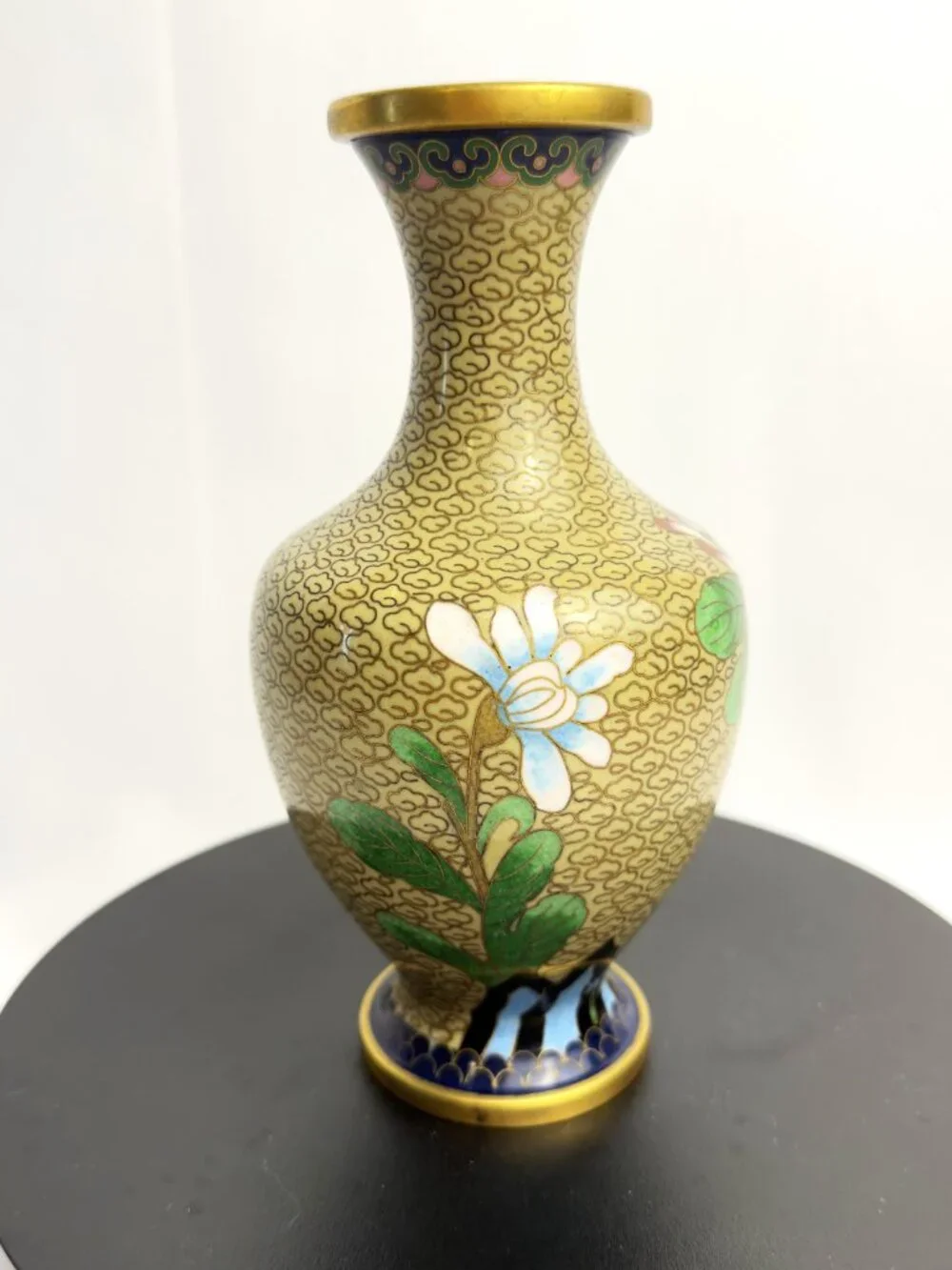 Chinese Vintage Cloisonné Green Vase Gold Cloud Pattern Floral Enamel Brass 7”